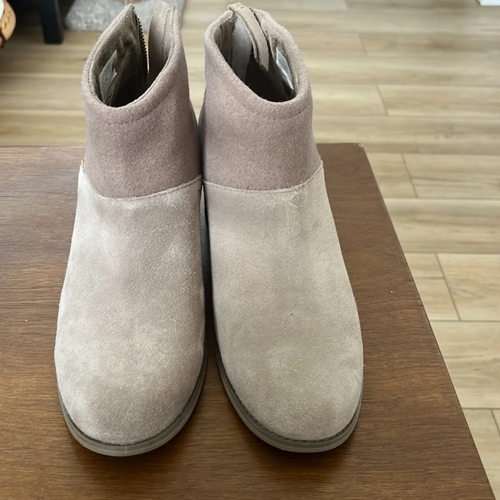 - Toms Lacy Suede Stacked booties